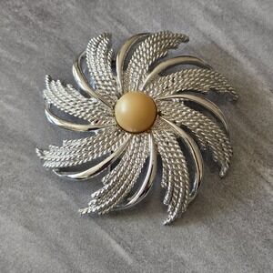 Vintage Sarah Coventry Faux Pearl Circle Swirl Flower Silver Tone Brooch Pin